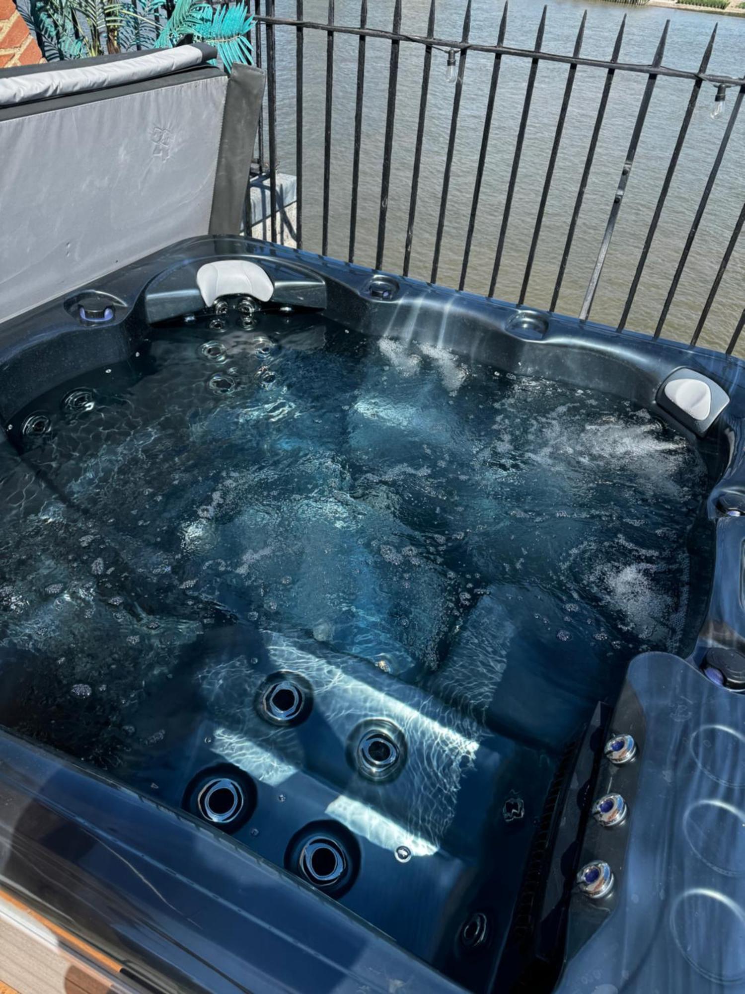 3 X Bedroom Riverside Flat With Hot Tub On Roof Terrace 伦敦 外观 照片
