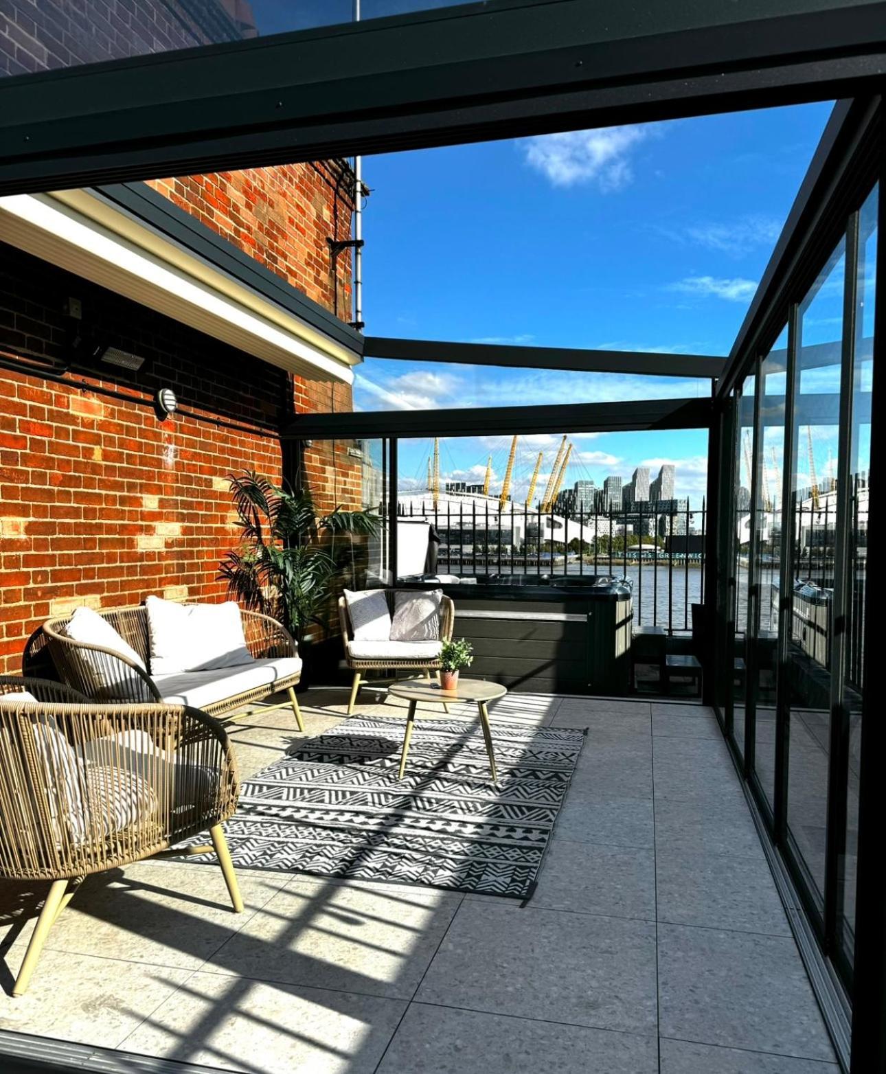3 X Bedroom Riverside Flat With Hot Tub On Roof Terrace 伦敦 外观 照片