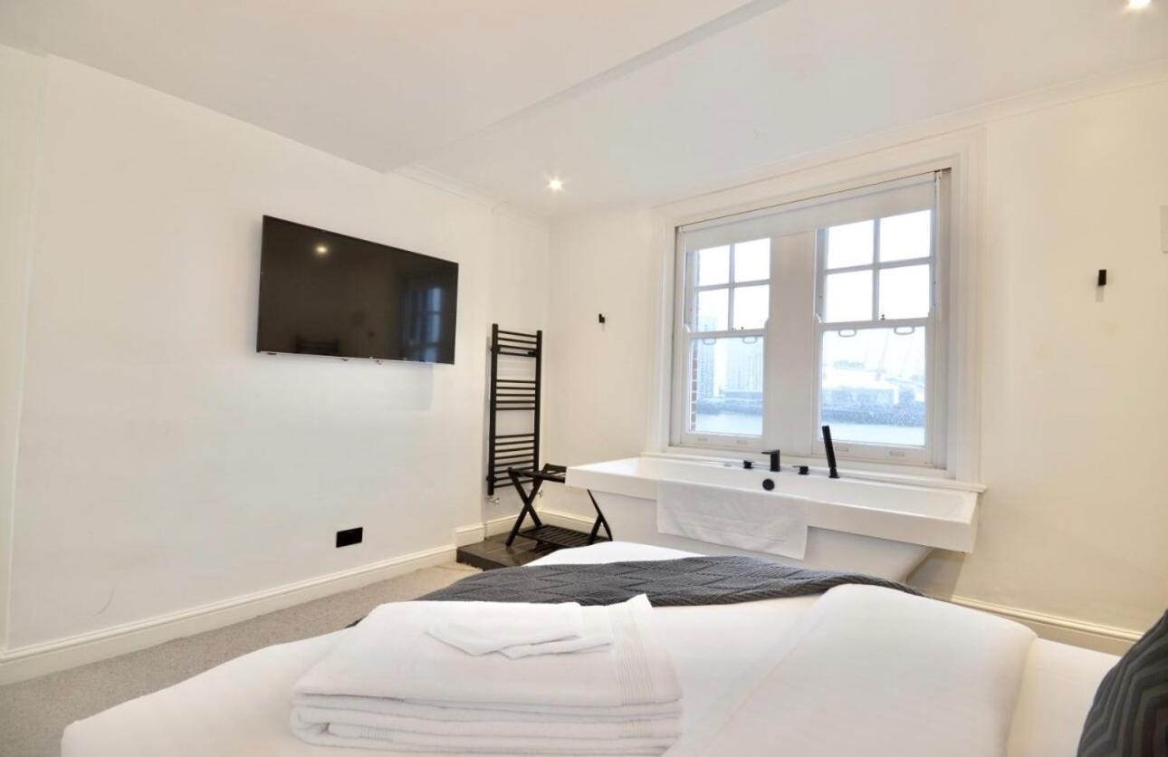 3 X Bedroom Riverside Flat With Hot Tub On Roof Terrace 伦敦 外观 照片